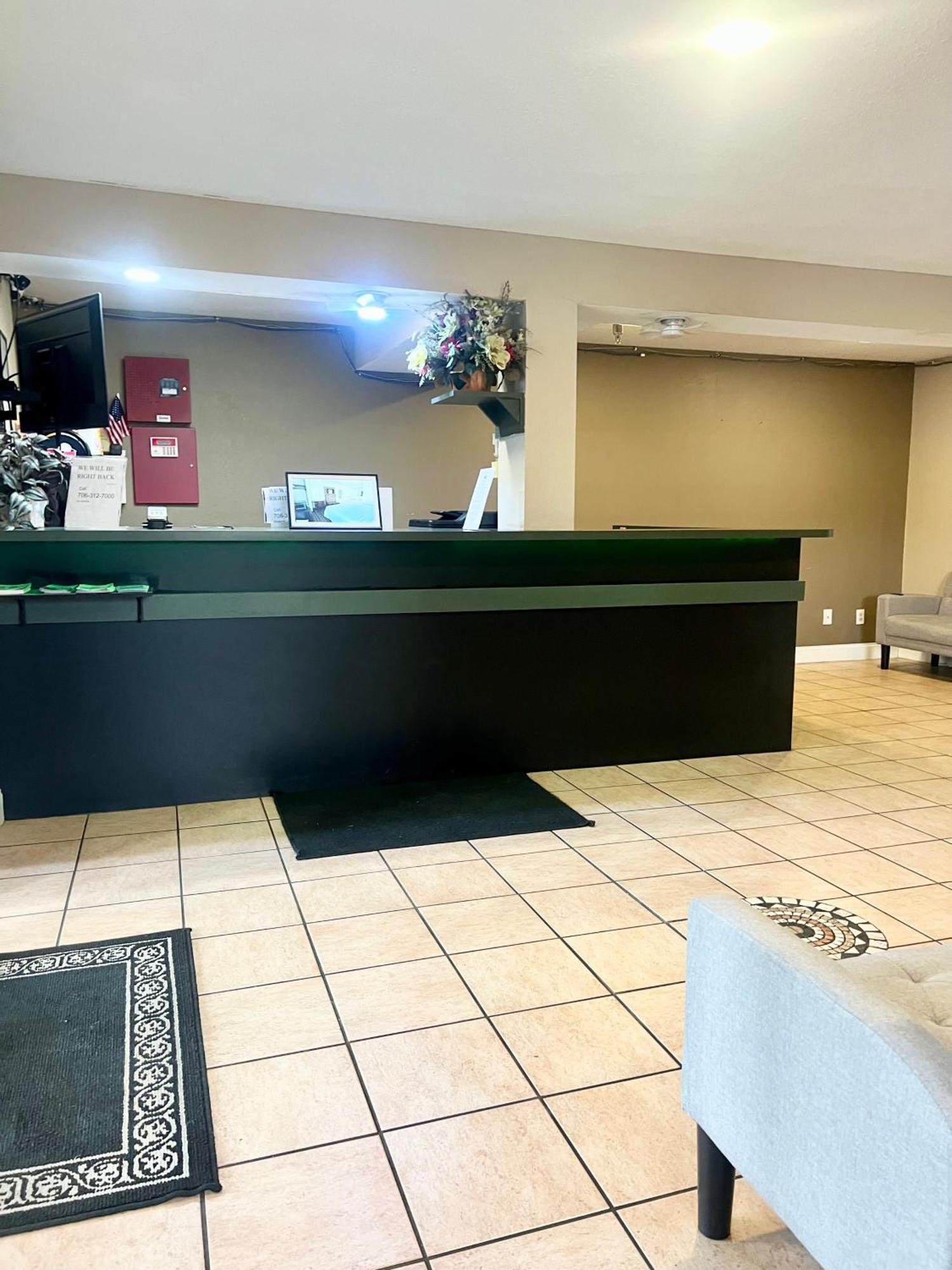 Country Hearth Inn & Suites Augusta Extérieur photo